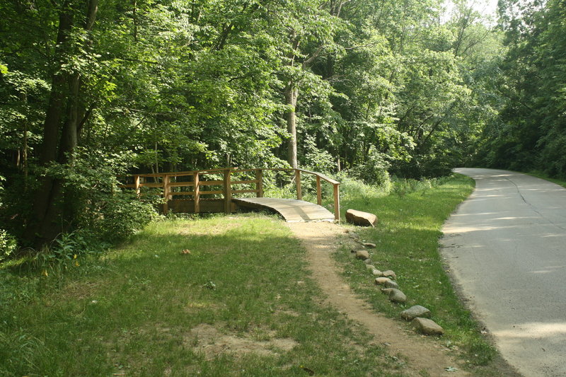 Head left across this bridge to head up the Schoen Connector.