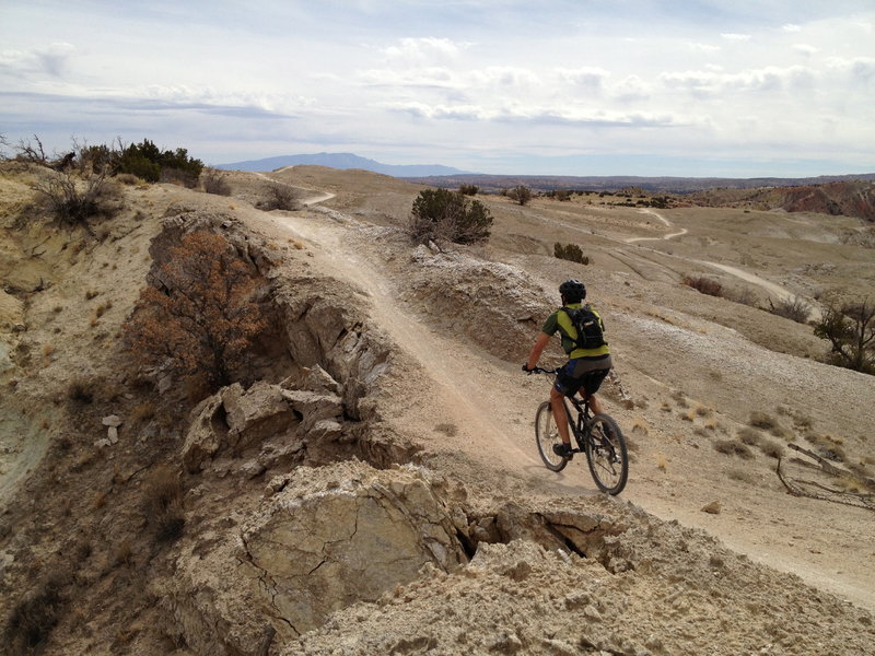 Sweet trail right along the edge.