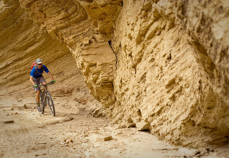 The lower section of Lipan Canyon has some big walls and a wide sandy bottom,