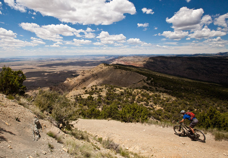 Descending to the rim overlook on the Book Cliffs.