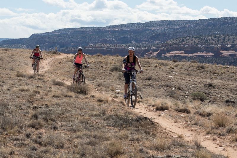 Smooth, mostly easy riding around Horsethief Bench