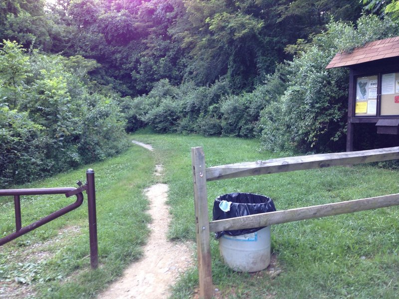 Trailhead at the parking lot on top of the hill