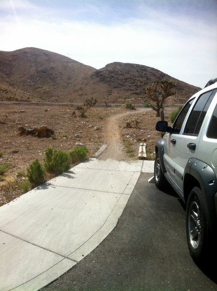 Badger Pass Trail start from parking