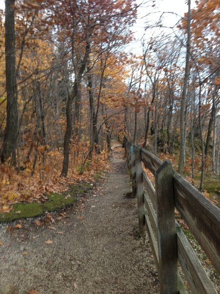 Don's go on the other side of this fence. It's a cliff. You'll get hurt if you fall.