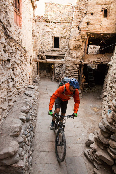 Riding back into Kagbeni village