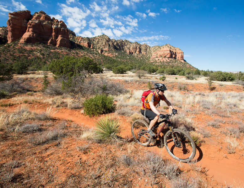 A little stretch of singletrack in the Bell Rock area.