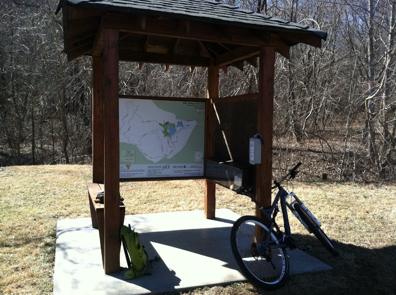 TrailHead of Mint Springs Loop. At this Kiosk there are trail maps and a big map of the park.