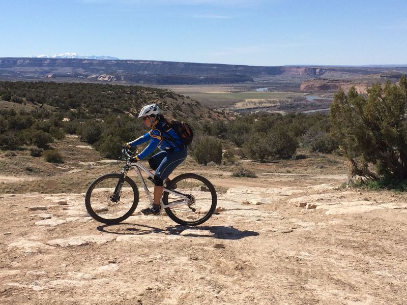 The "four corners" intersection and start of the Western Rim trail.