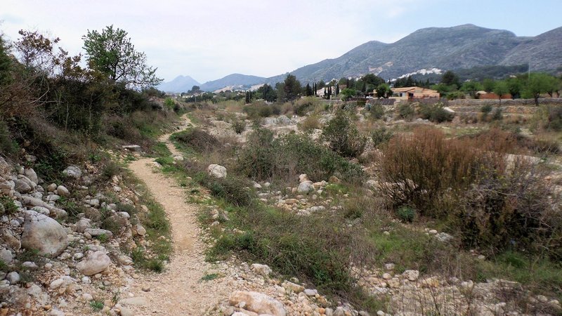 Singletrack along the dried river bed