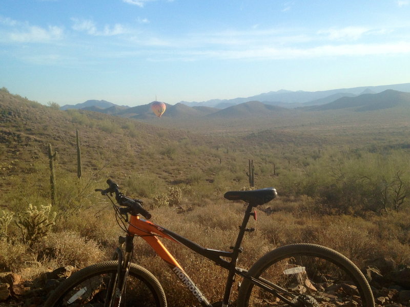 Sunday morning ride on Sonoran Figure 8 Loop. Hot air balloons around every corner!