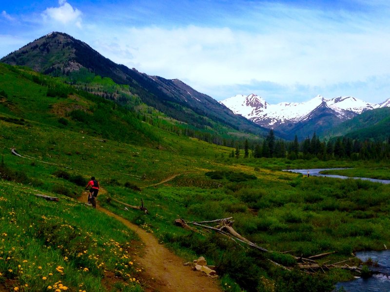 Fun and flowy singletrack with stunning views of the Oh Be Joyful wilderness area.