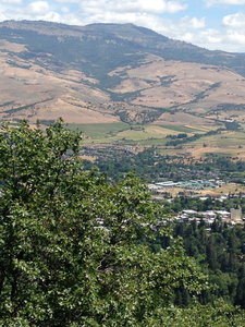 Looking out across Ashland to Grizzly Peak from lower Hitt