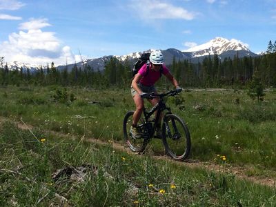 Scenic cruising on the Northwest Passage