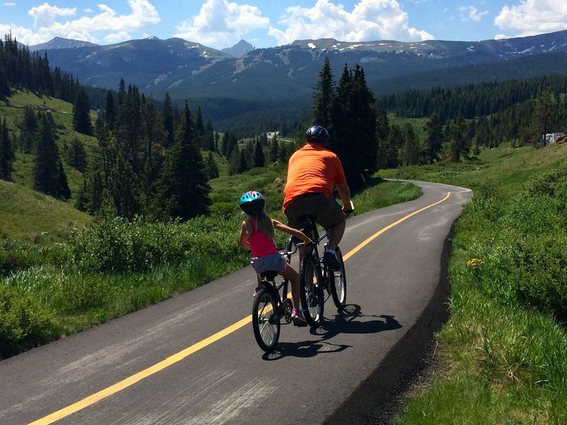 Family cruise towards Copper Mountain!