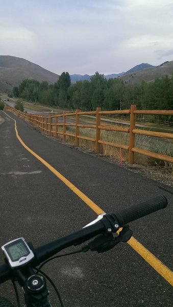 Enjoyable cruising along the bike path