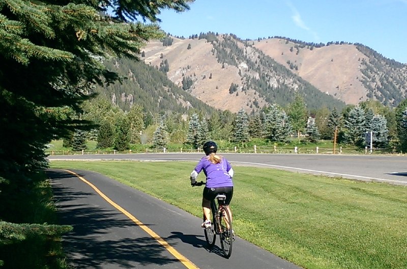 Entering the residential section of Elkhorn Gulch