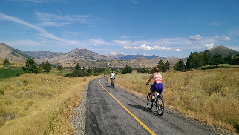 Sweeping views on the downhill next to the Elkhorn Golf Club course