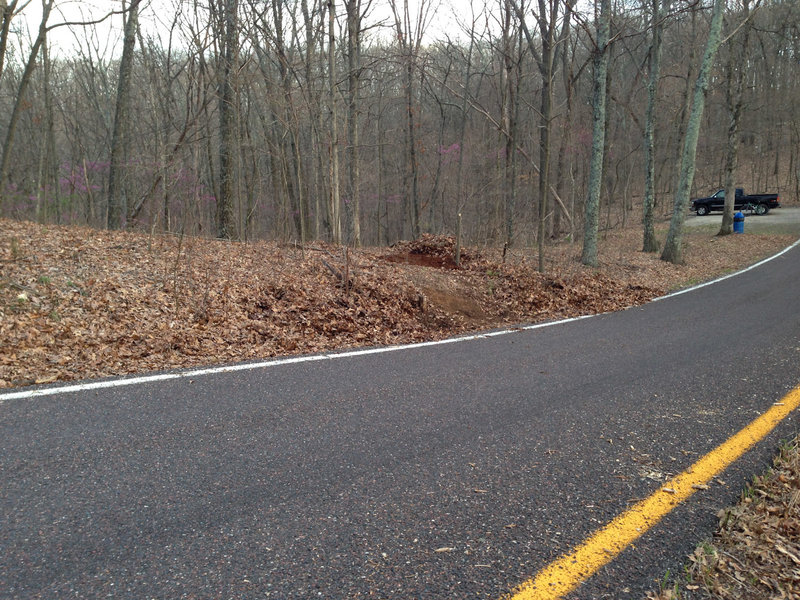 Scenic Loop road crossing. Bear a gentle descending left to start a CCW loop.