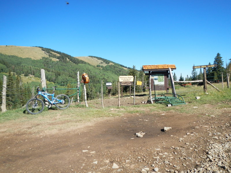 This is the trailhead for both Robertson Pasture Trail (No. 020) and Spring Creek Trail (No. 159). After walking (carefully) over the green cattle guard, turn left and parallel the fence to reach Robertson Pasture Trail.