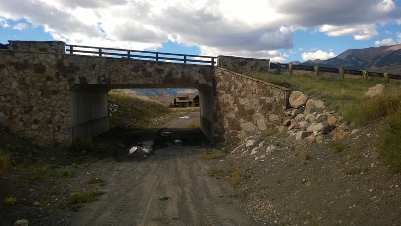 This can be confusing at first, but stay straight under the bridge on the dirt road to connect Meander with Lower Meander