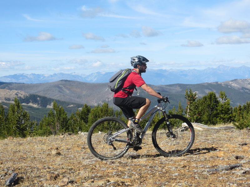 Ignoring the view on the Sapphire Crest Trail