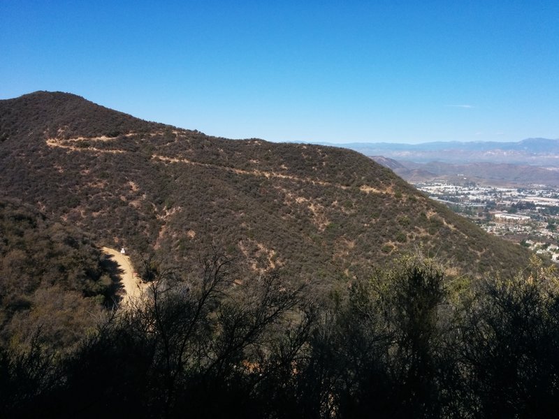 Rosewood trail as seen from Los Robles trail. The dirt road crossed by Los Robles trail is shown at the bottom left.