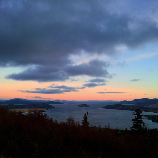 Dawn on Buzzard Trail, overlooking Klamath Lake to the north.