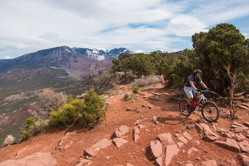 Trail junction of LPS and Porcupine Rim, with an overlook to the La Sals and Castle Valley.