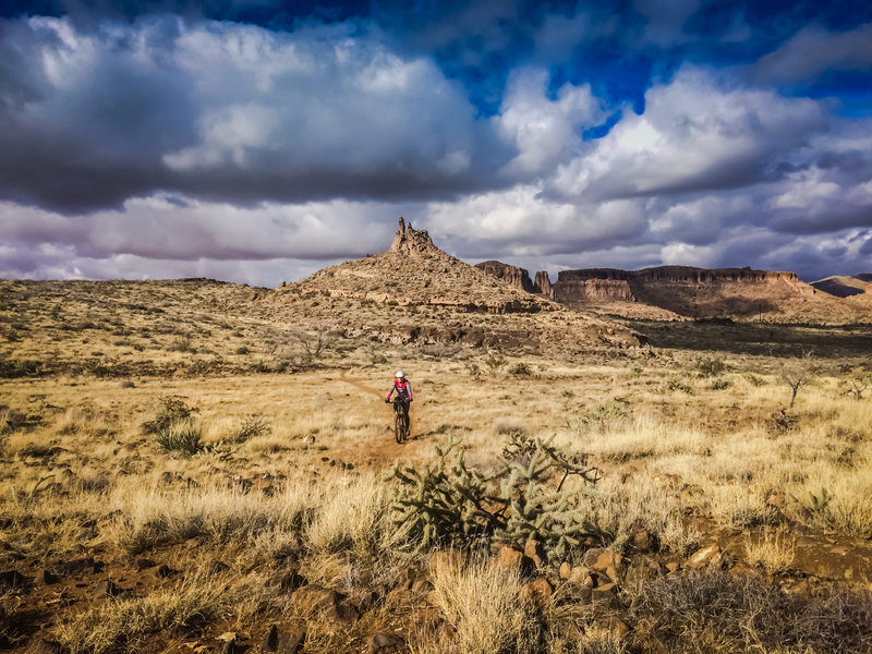 Starting another loop with fantastic views of the mesa tops.