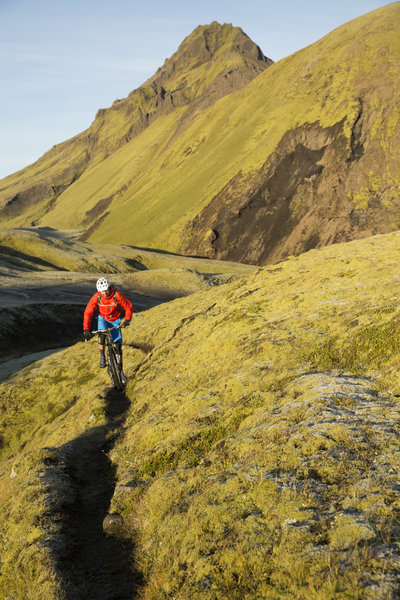 Approching Hvanngil Hut on the Laugavegur Route