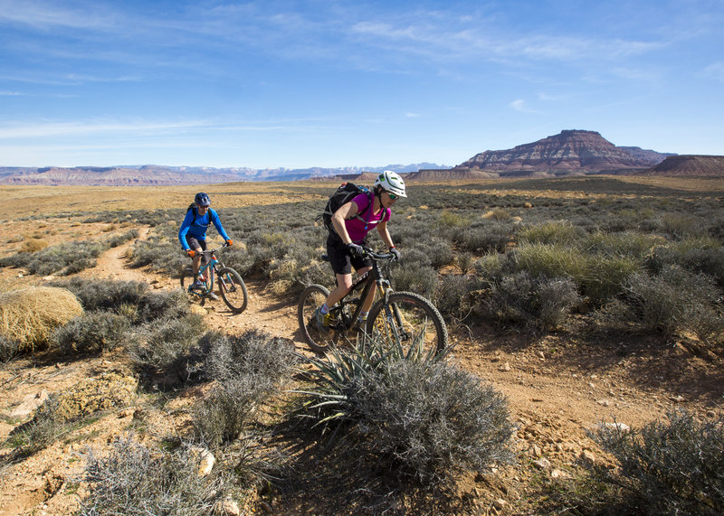 Riding between canyon sections on Goulds Rim.