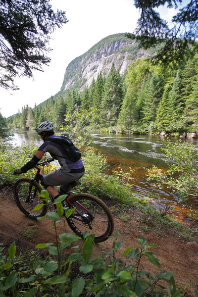 Hard to focus on the trail with such a nice background