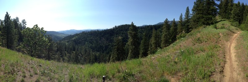 Great ridge view on Freund Climb looking down at Leavenworth.