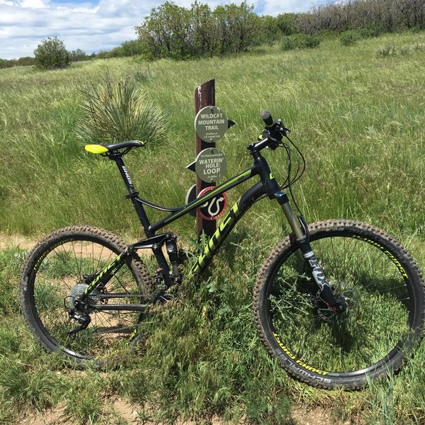 Trail intersections and segment distances are well marked.