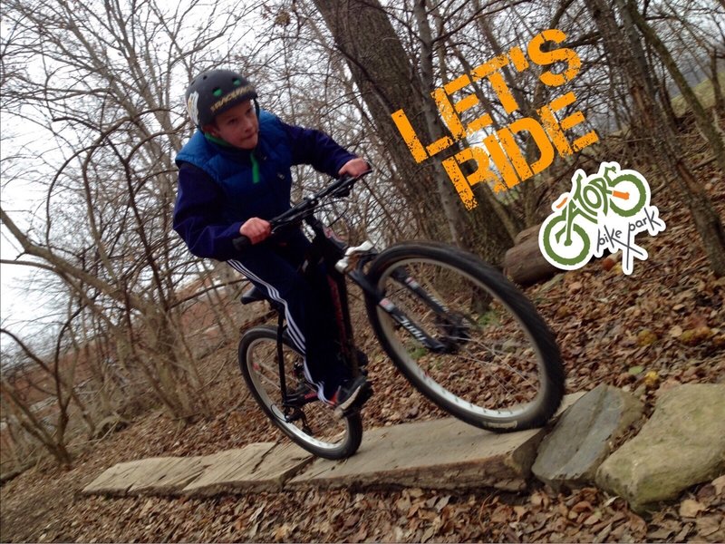 A log skinny set on a nice slope challenges riders as they loop back to the entrance.