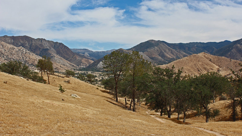 Singletrack down to the valley floor.