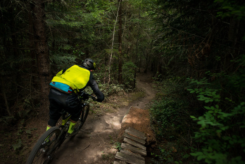 Cruising the old school singletrack on One Liner.