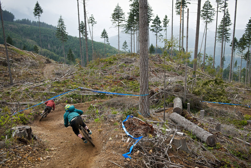 Riders putting in practice laps on Muffin Top.