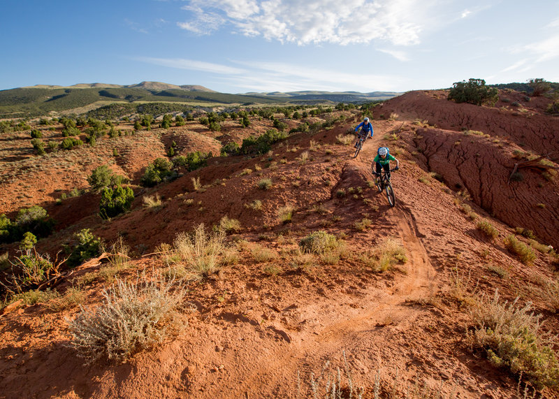 Fun and flow on a narrow ridge - HBC Connector in the Red Fleet Trail System.