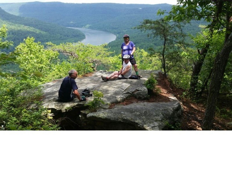 Small Intestine Overlooking the Tennessee River! Great place for a break.