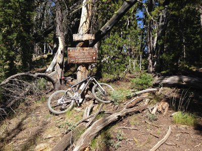 We went straight.  Taking a right at this point would have been considerably less painful but would also not have included the expansive views.