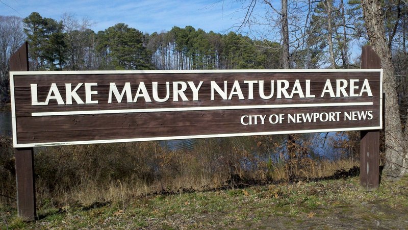 Lake Maury Sign / parking / trailhead