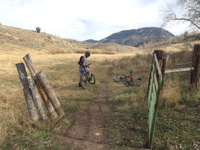 Last cattle gate before the gravel road. The views are really great up here. And there is no one around!