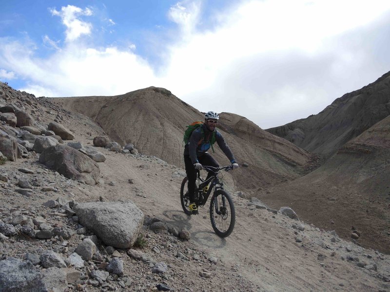 Riding down the first part of the Likir- Hemis trail can be tricky. The sandy slopes need careful riding.