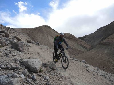 Riding down the first part of the Likir- Hemis trail can be tricky. The sandy slopes need careful riding.