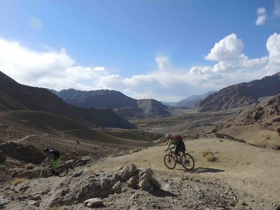 The trail down the west side of tsarmangchan La. The village of Hemis Shukpanchen in the background.