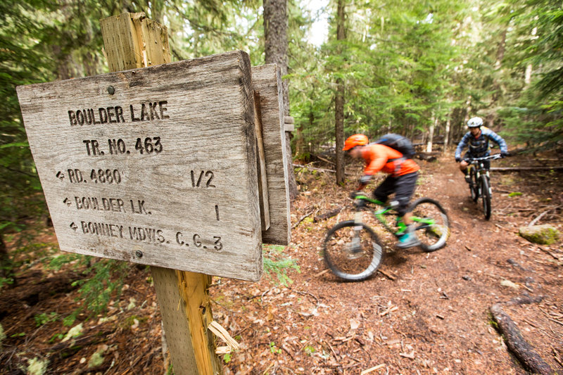 The turn-off to Boulder Lake Trail while riding south on Crane Creek Trail.