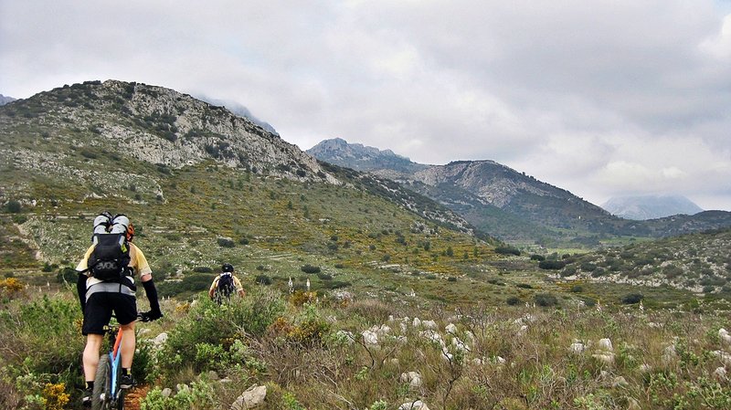 Going to "Plà del Xorquet" with great views to North Face of Xortà Mountain.