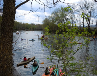 At mile 8 the trail is adjacent to Soujourner Truth Park with its kayak launch. Every May since 1955 New Paltz a festive "regatta" with home-made boats in a race beside the trail.