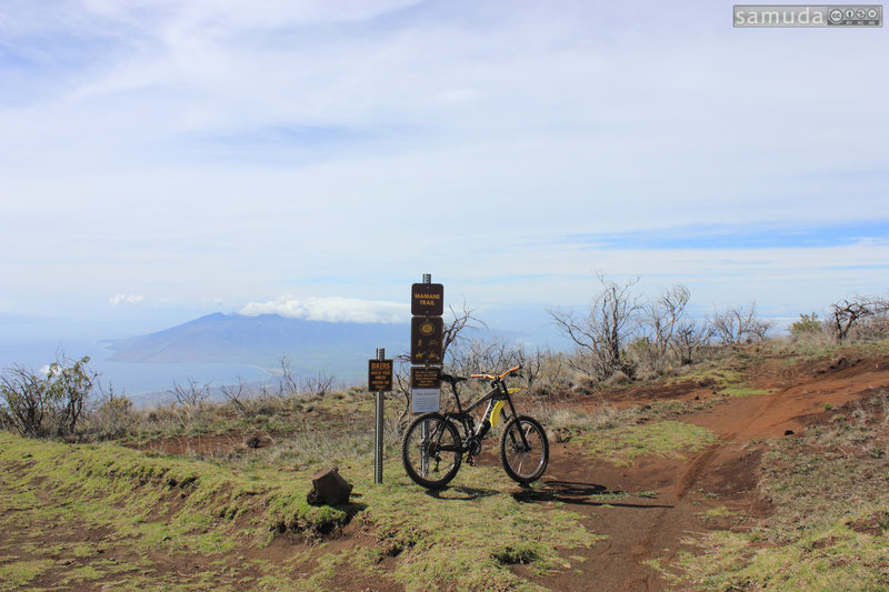 Mamane upper trailhead - end of Skyline.